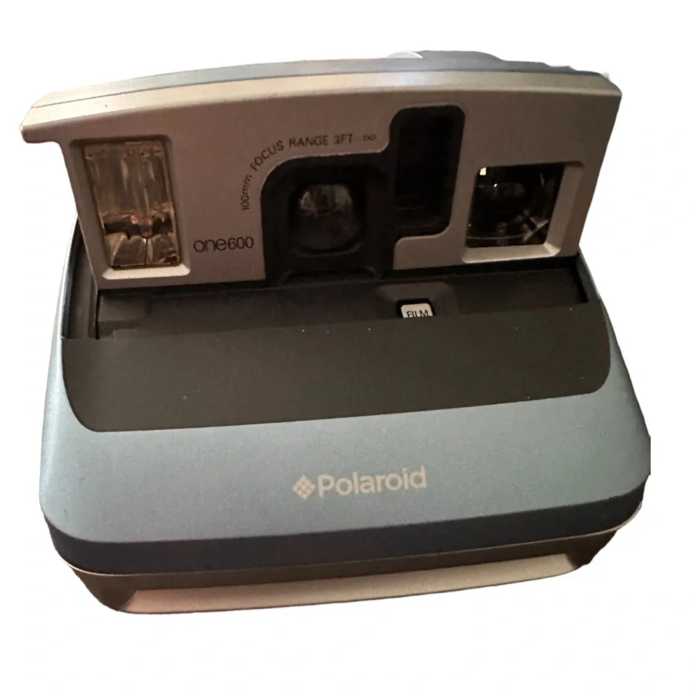Polaroid One600 Instant Camera Blue 100mm Focus Range 3 Ft to Infinity